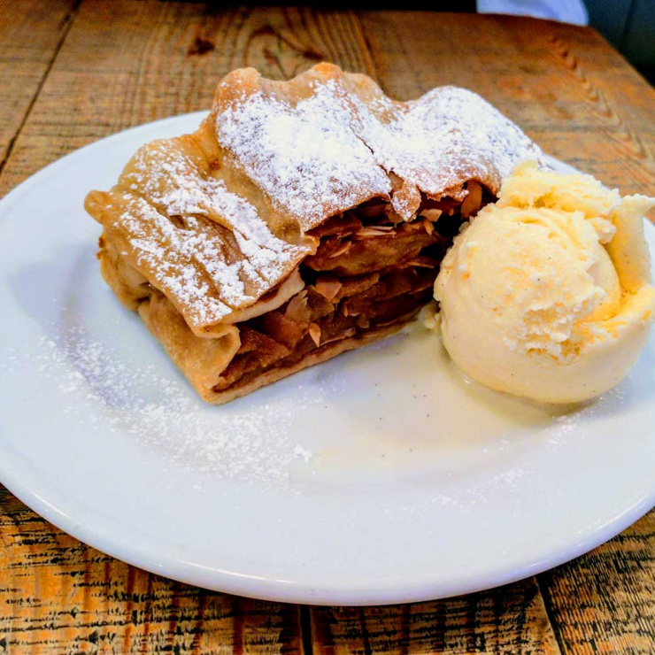 Kipferl Restaurant Apfelstrudel