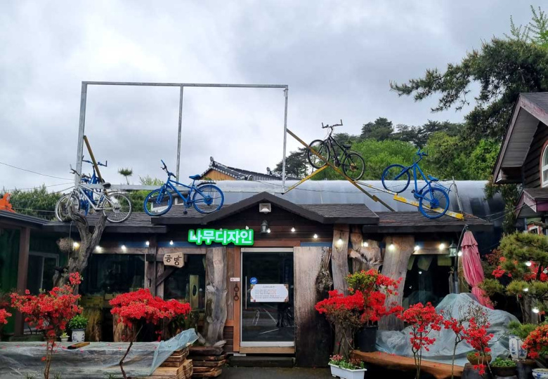 The Shop at the start of Seomjingang Trail